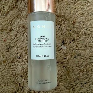 Monat skin revitalizing essence